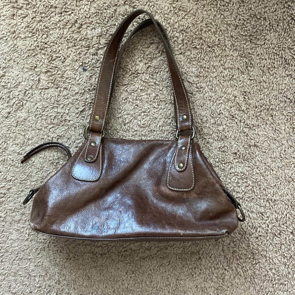 2000’s brown leather shoulder bag